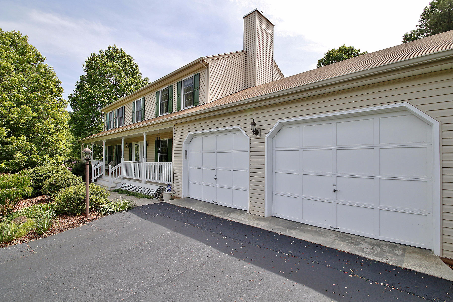 622 Stayman Road Roanoke, VA 24019 - Photo 2 of 76 _MG_1609
