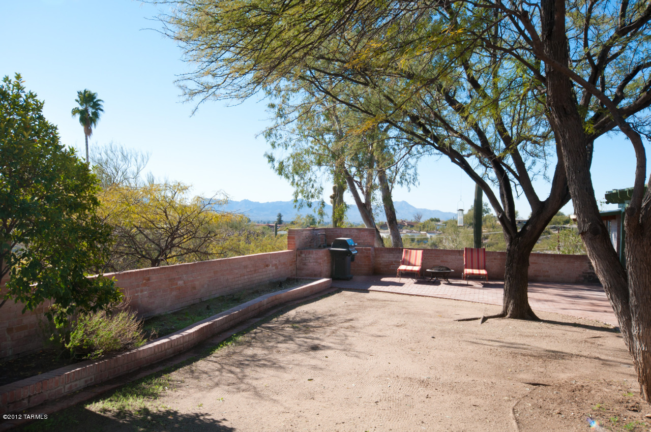 4550 North Hacienda Del Sol Road Tucson, AZ 85718 - Photo 13 of 32
