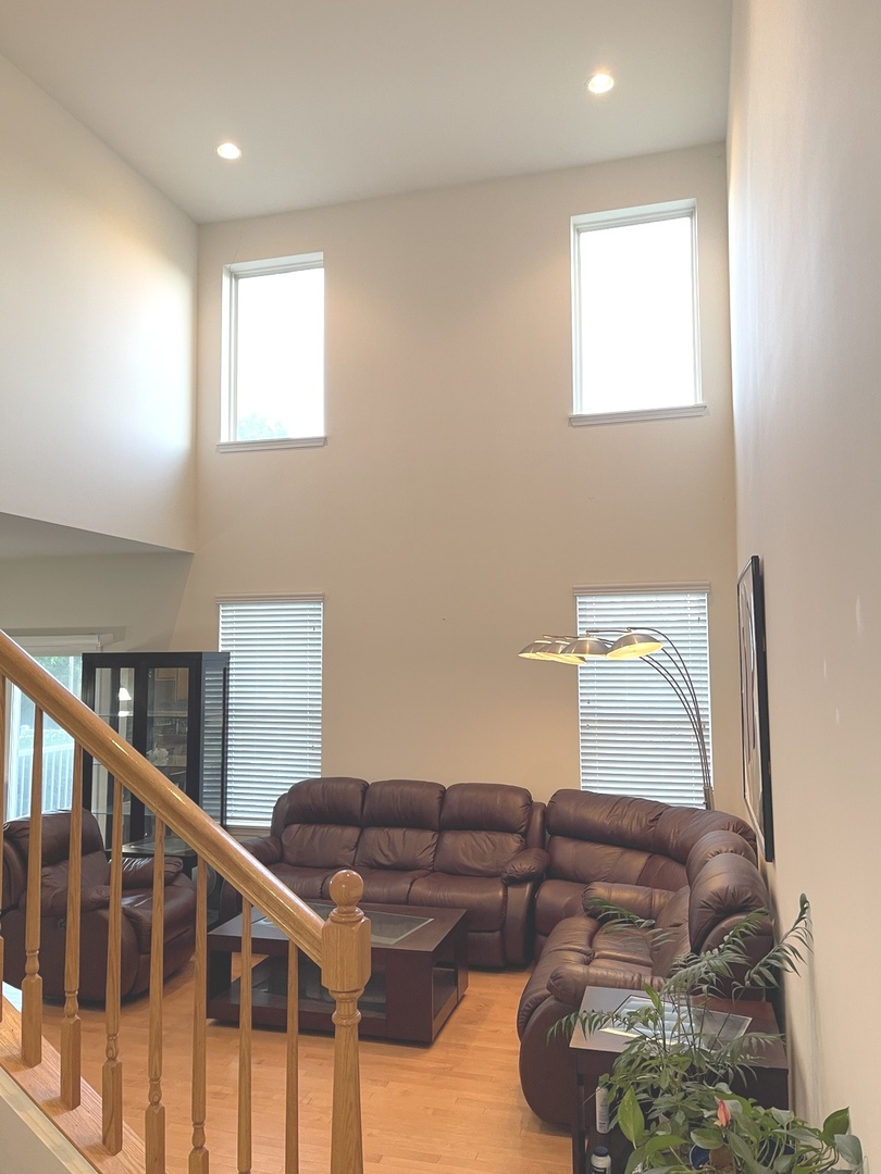 918 Oak Ridge Boulevard Elgin, IL 60120 - Photo 3 of 22