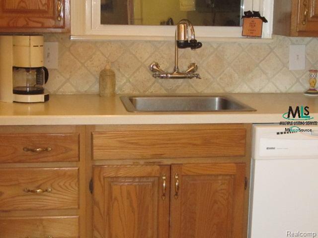 1243 Roslyn Road Grosse Pointe, MI 48236 - Photo 5 of 9 getJpgimg5