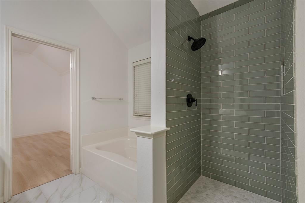 549 Hickory Lane Fate, TX 75087 - Photo 15 of 22 a bathroom with a bathtub