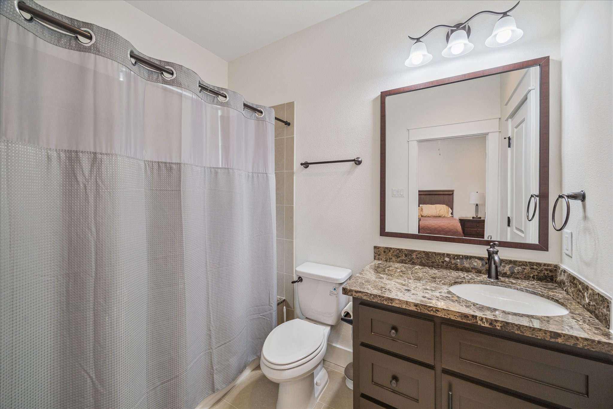 1425 West 23rd Street, Unit B Houston, TX 77008 - Photo 21 of 24 Elegant secondary bath offering ample storage and richly appointed fixtures, hardware and tile work.