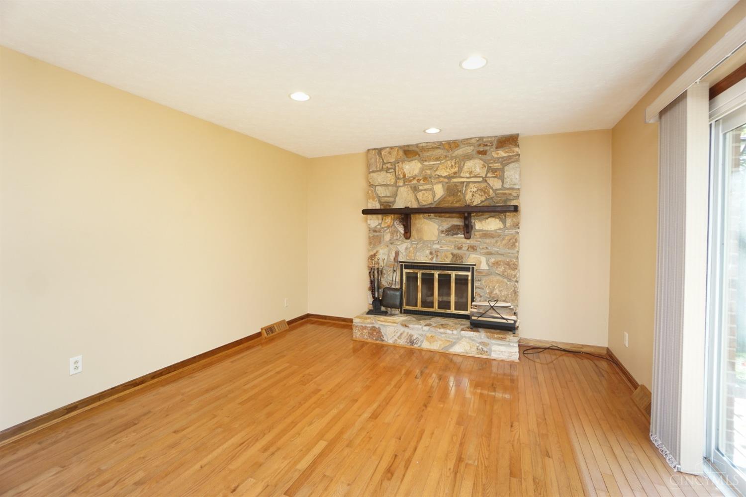 515 Lang Road Cincinnati, OH 45244 - Photo 7 of 44