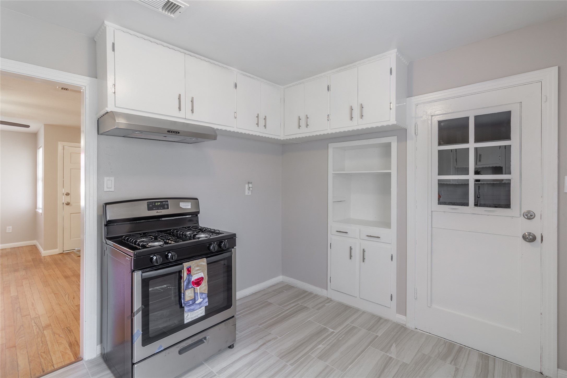 313 Evans Street Angleton, TX 77515 - Photo 8 of 15 Gallery Image 8