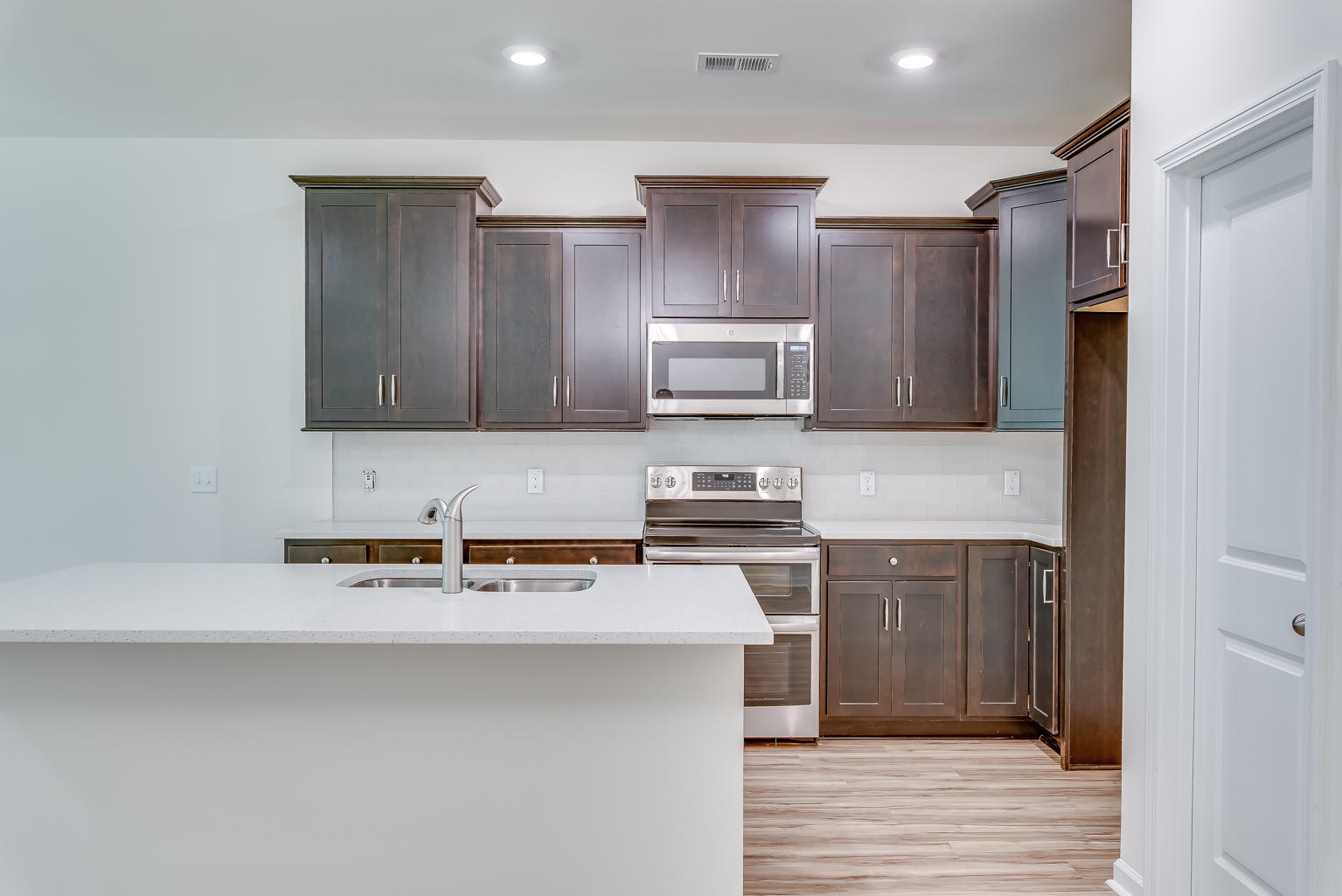 104 Alpine Road Summerville, SC 29485 - Photo 4 of 27 106alpine-5_48357792486_o