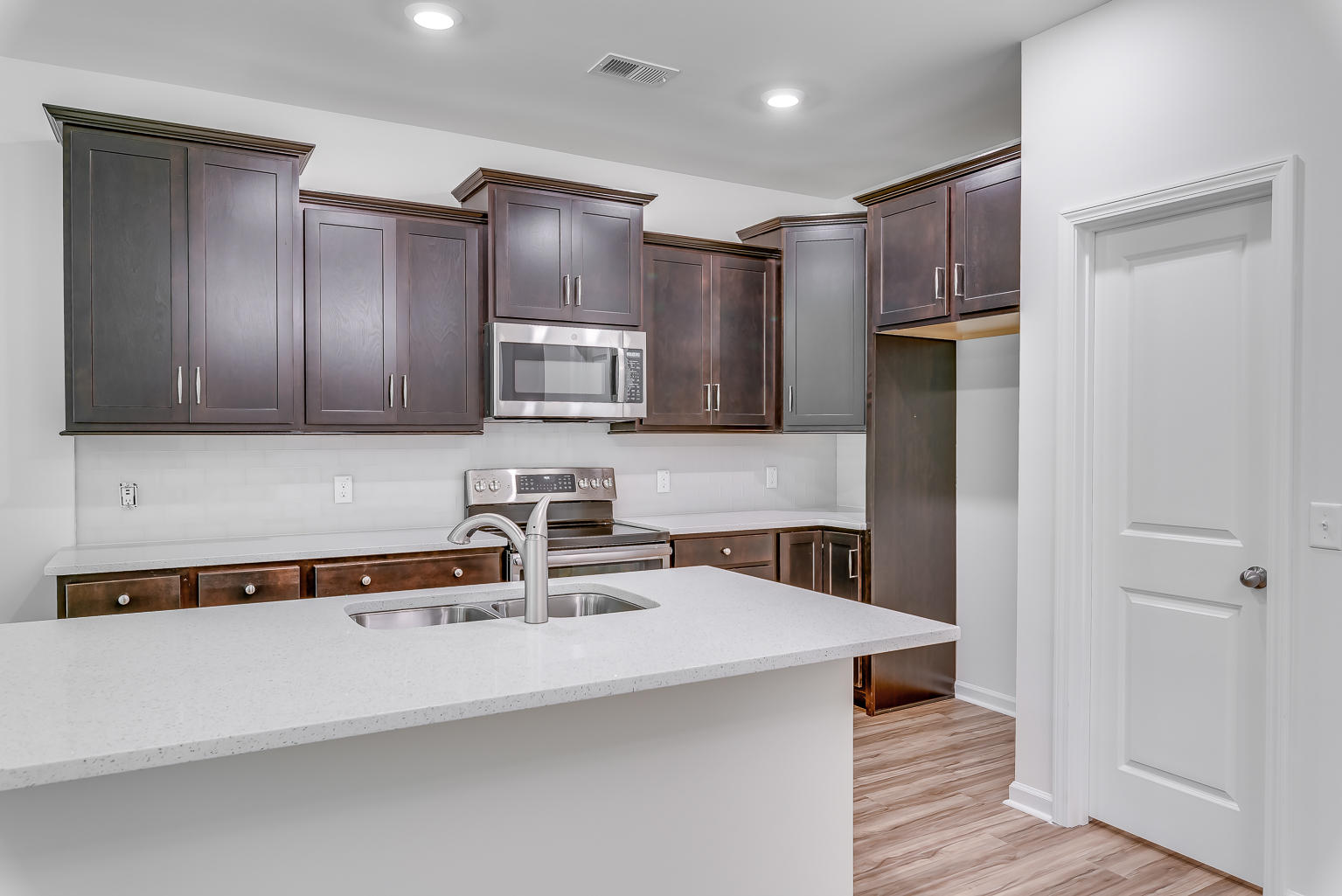 104 Alpine Road Summerville, SC 29485 - Photo 5 of 27 106alpine-7_48357792381_o