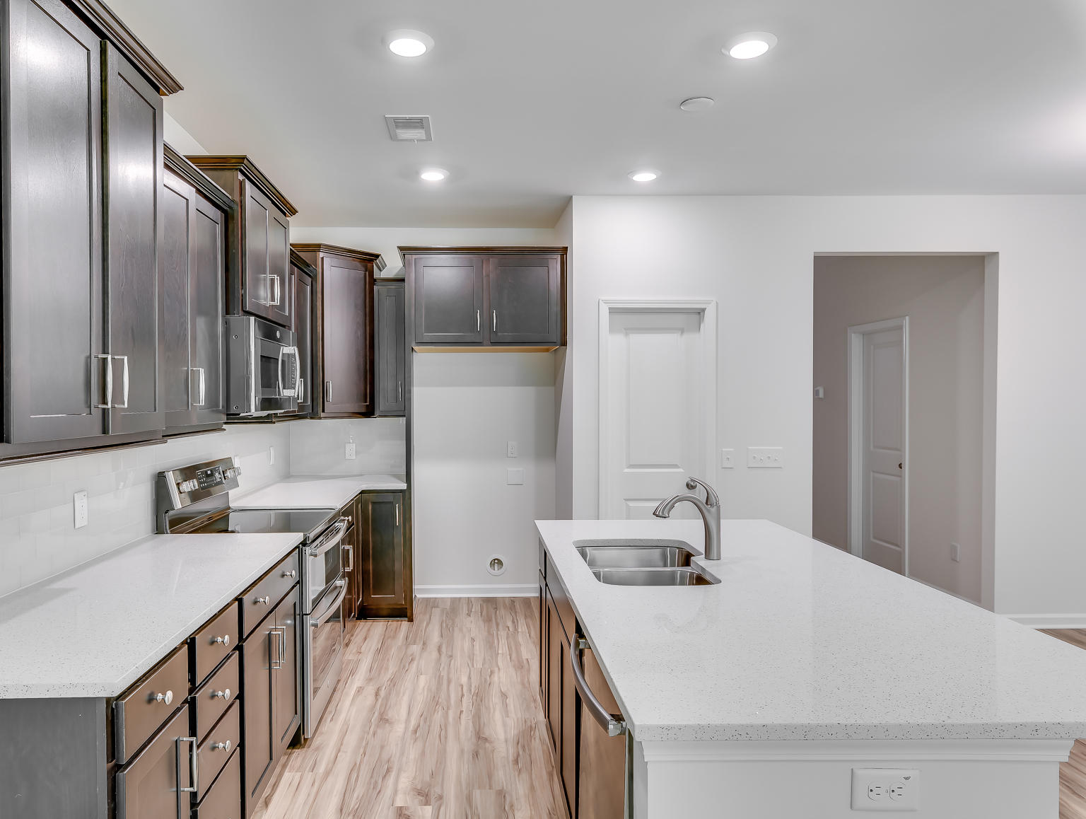 104 Alpine Road Summerville, SC 29485 - Photo 6 of 27 106alpine-12_48357792206_o