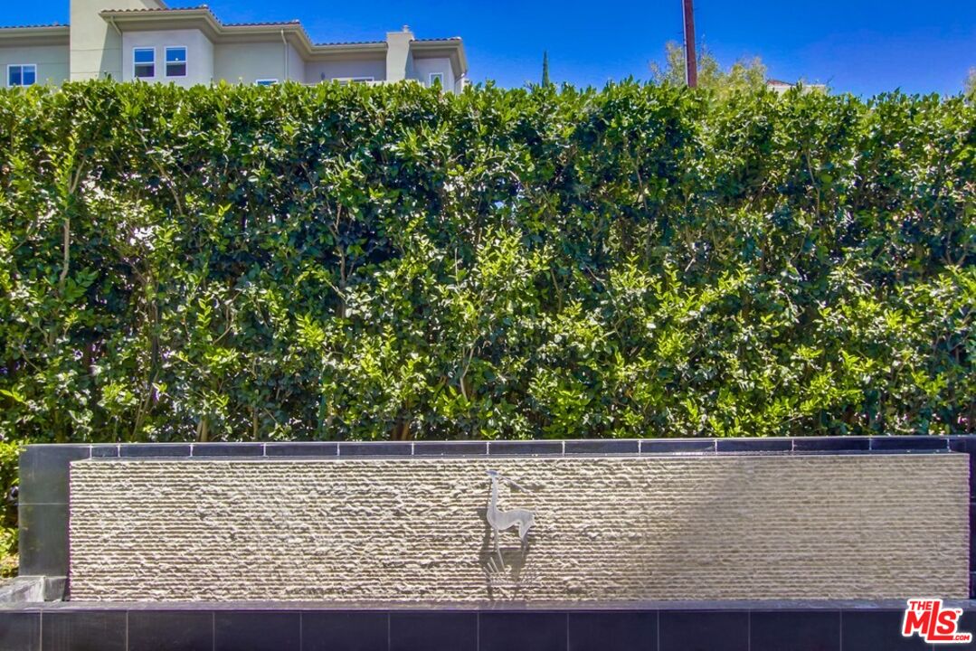 7250 Franklin Avenue, Unit 702 Los Angeles, CA 90046 - Photo 16 of 39 a view of outdoor space
