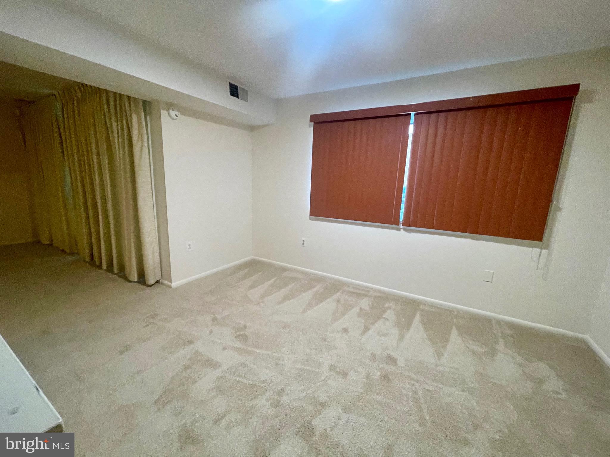 8493 Greenbelt Road, Unit T2 Greenbelt, MD 20770 - Photo 7 of 11 Dining room with access to kitchen