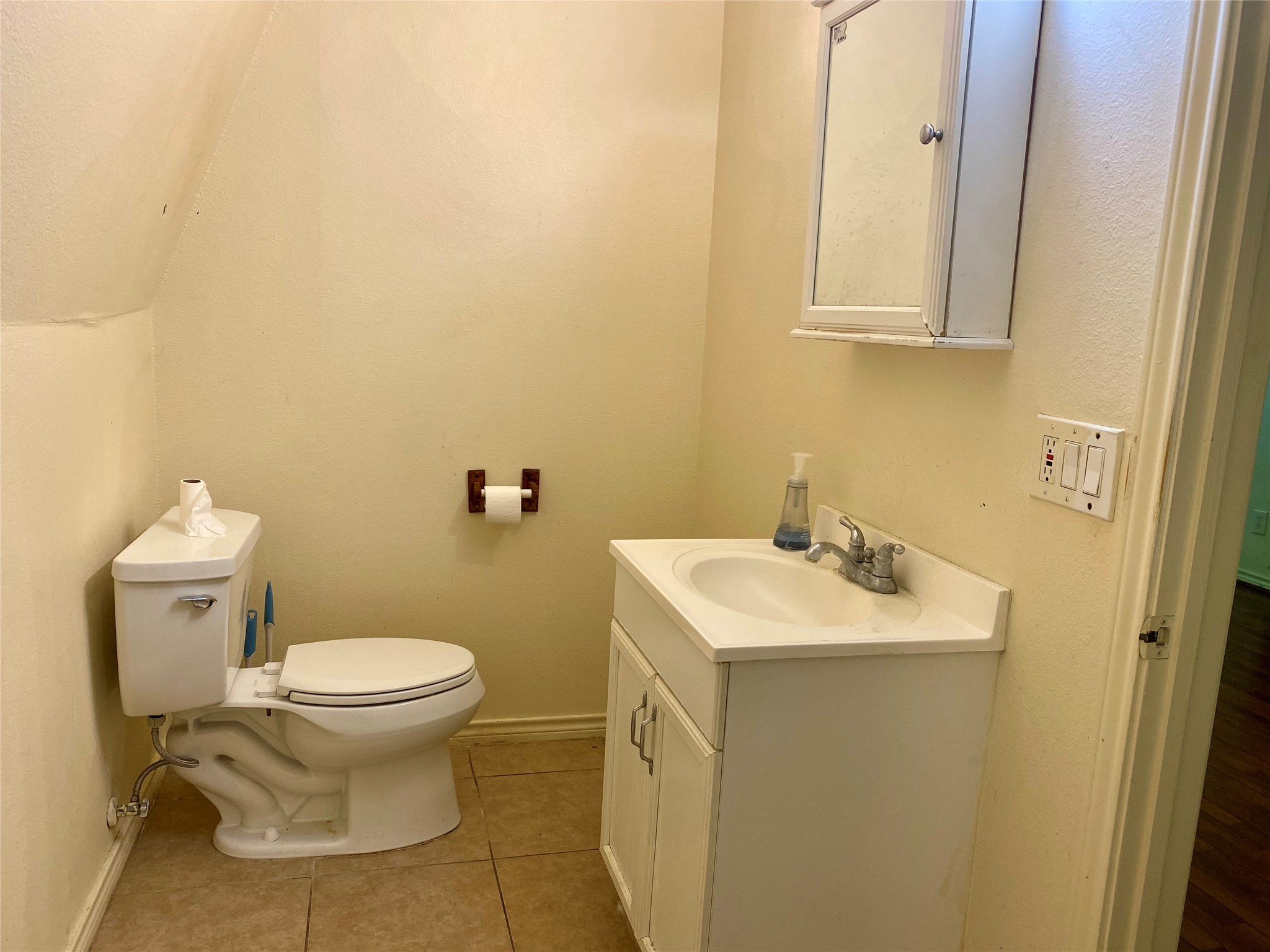 2500 Southline Road Conroe, TX 77384 - Photo 27 of 31 Garage apartment bathroom toilet & sink area