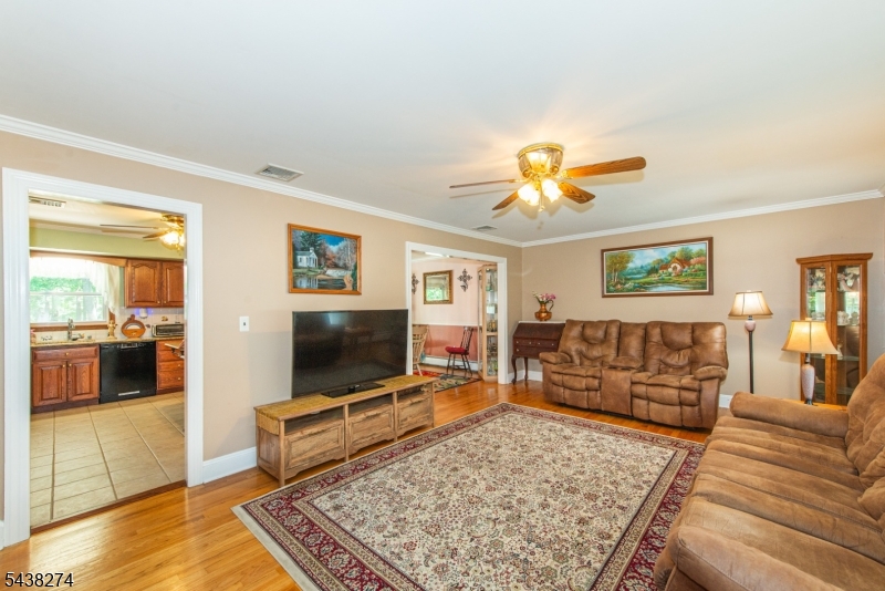 21 Whitegate Road Succasunna, NJ 07876 - Photo 2 of 44