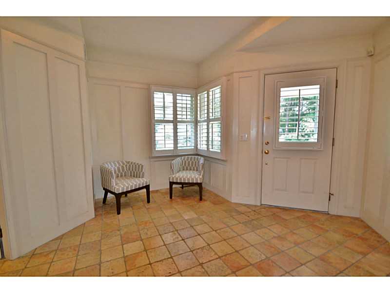 34 Oyster Point, Unit 34 Warren, RI 02885 - Photo 4 of 20 Entry.