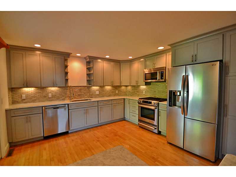 34 Oyster Point, Unit 34 Warren, RI 02885 - Photo 8 of 20 Kitchen.