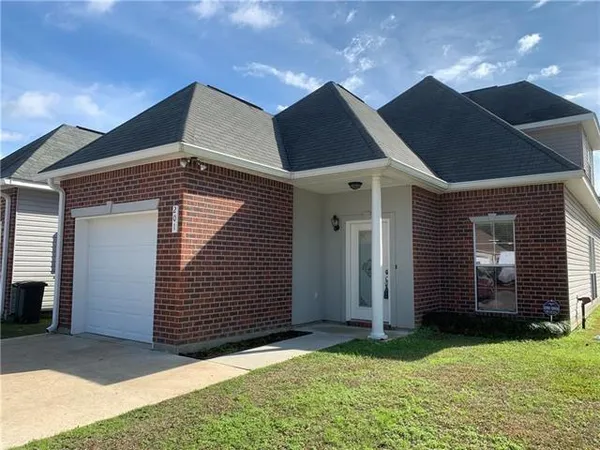 $250,000 | 201 Emerald Oaks Drive, Covington, LA 70433