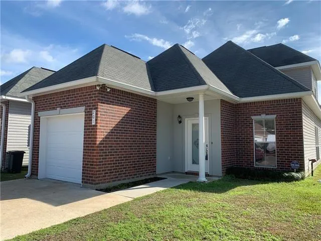 $250,000 | 201 Emerald Oaks Drive, Covington, LA 70433
