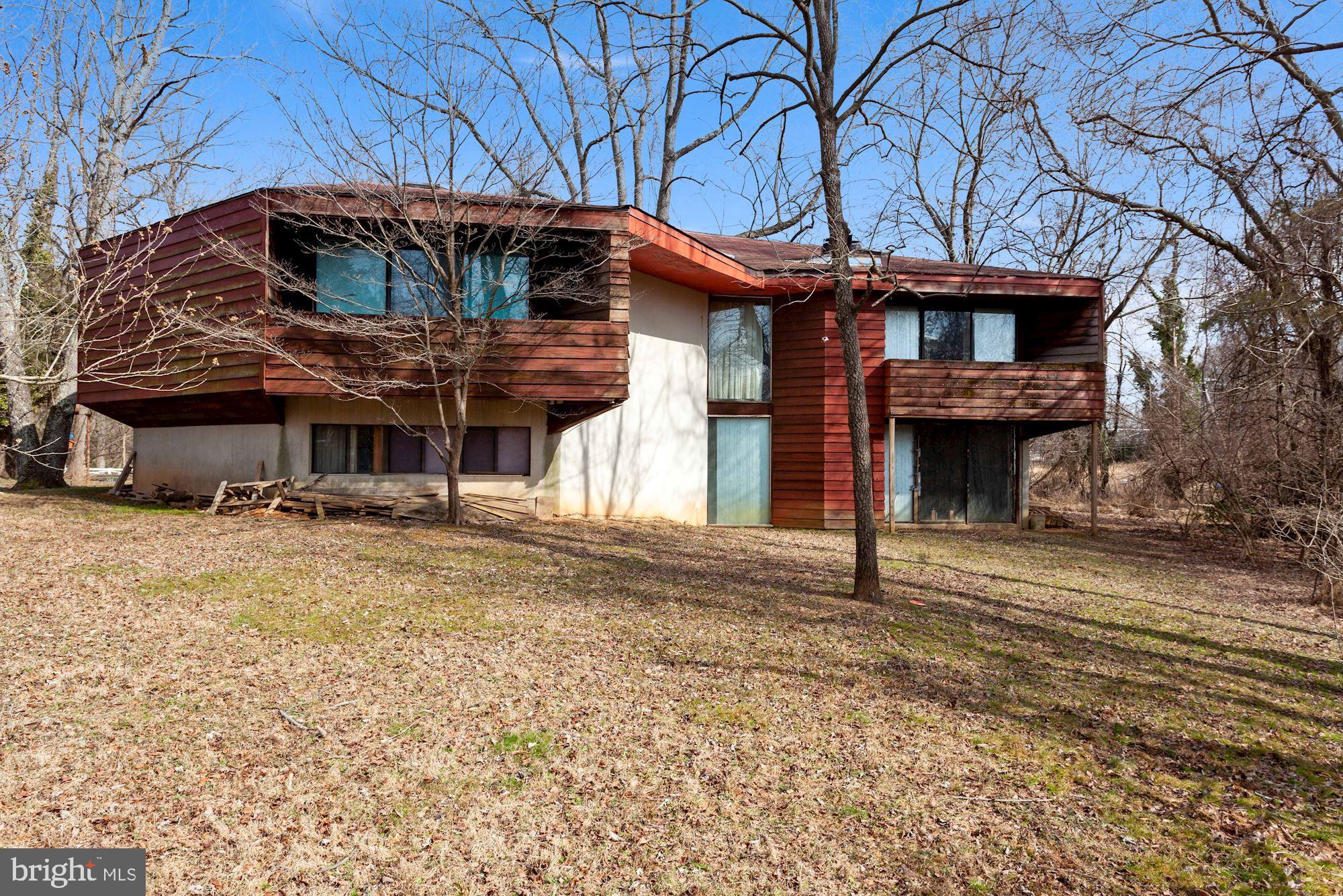 700 Seneca Road Great Falls, VA 22066 - Photo 3 of 27 Gallery Image 3