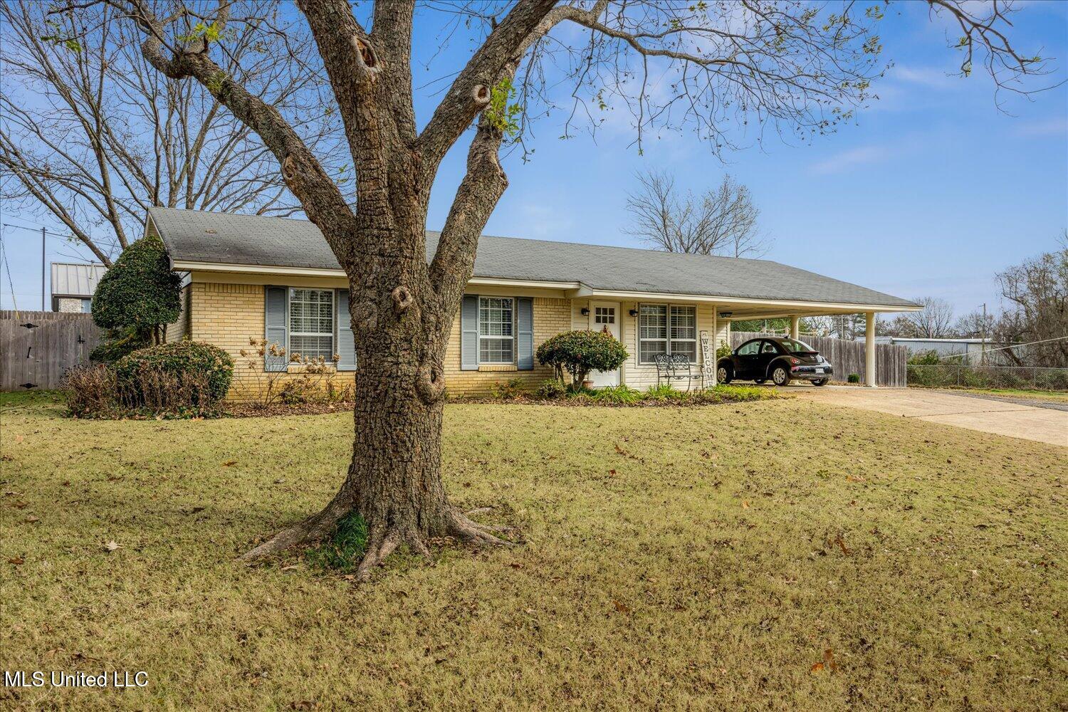 9678 Stuart Street Olive Branch, MS 38654 - Photo 2 of 26 02-02-2687304sj-9678 Stuart St