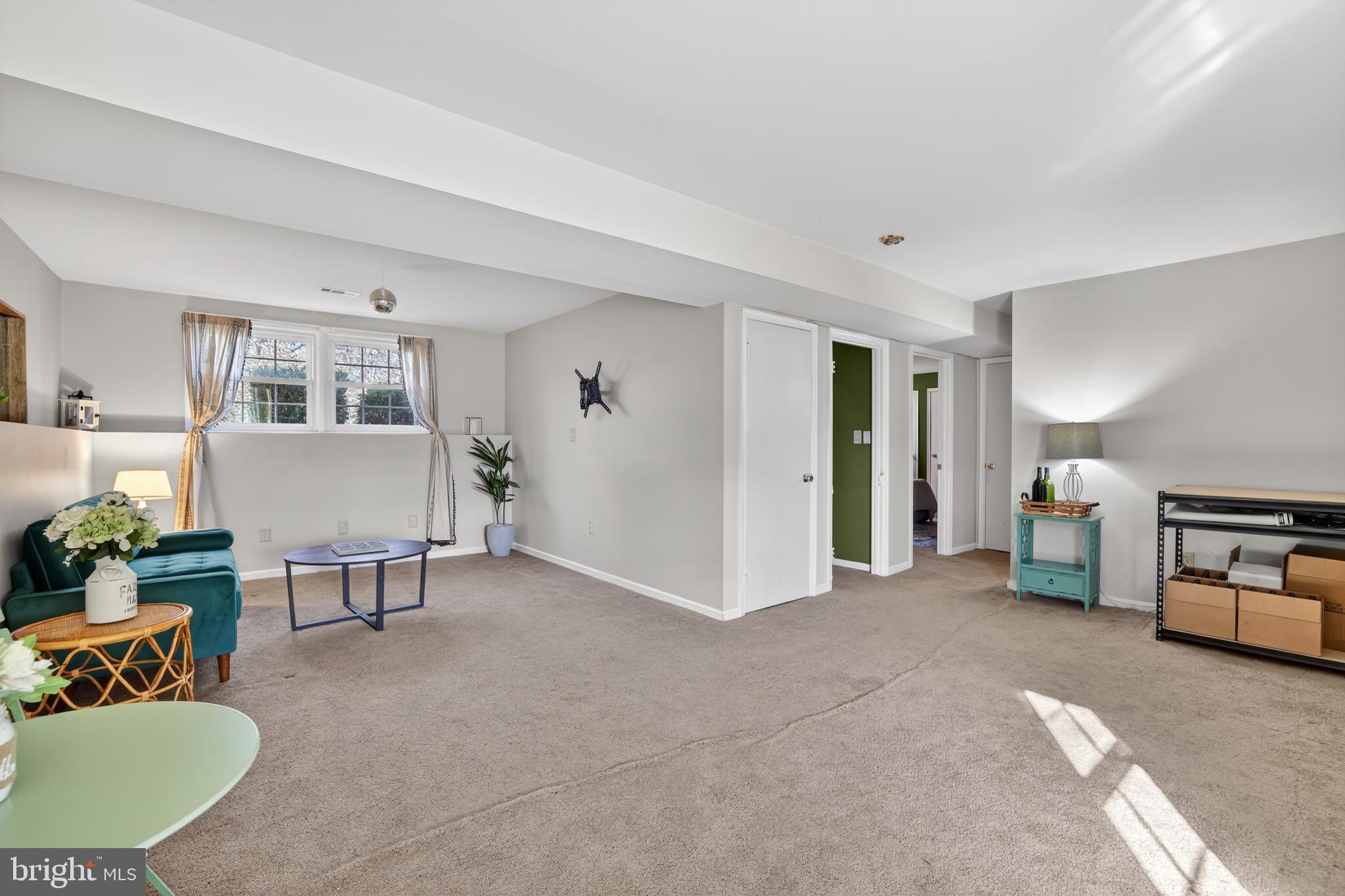 621 Holly Corner Road Fredericksburg, VA 22406 - Photo 23 of 48 Spacious, light-filled living area awaits you.