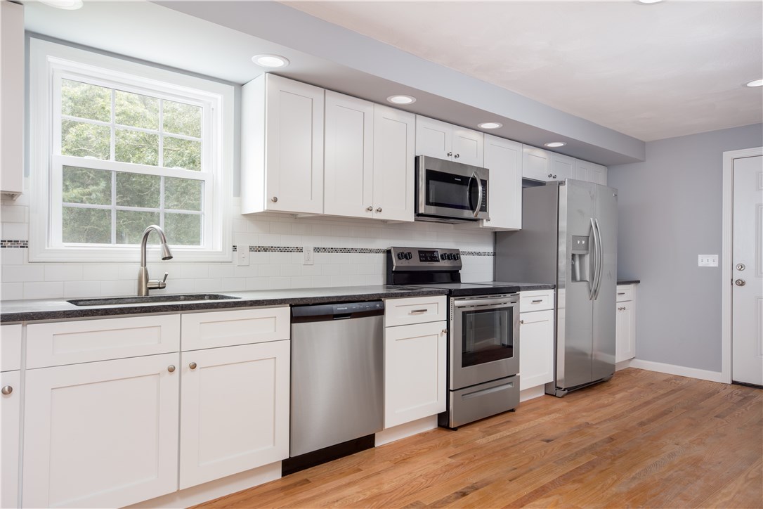 27 Klondike Road Charlestown, RI 02813 - Photo 5 of 29