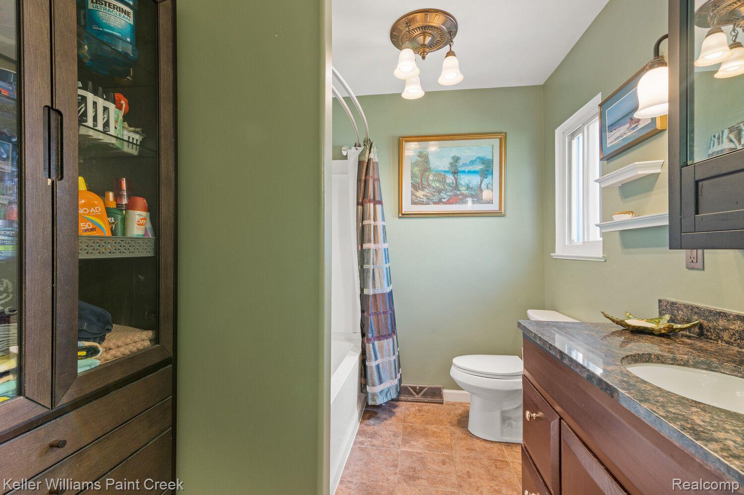 2550 Hessel Avenue Rochester, MI 48307 - Photo 31 of 35 Master Bathroom