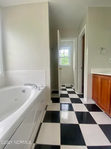 $1,800 | 129 Mendover Drive, Jacksonville, NC 28546