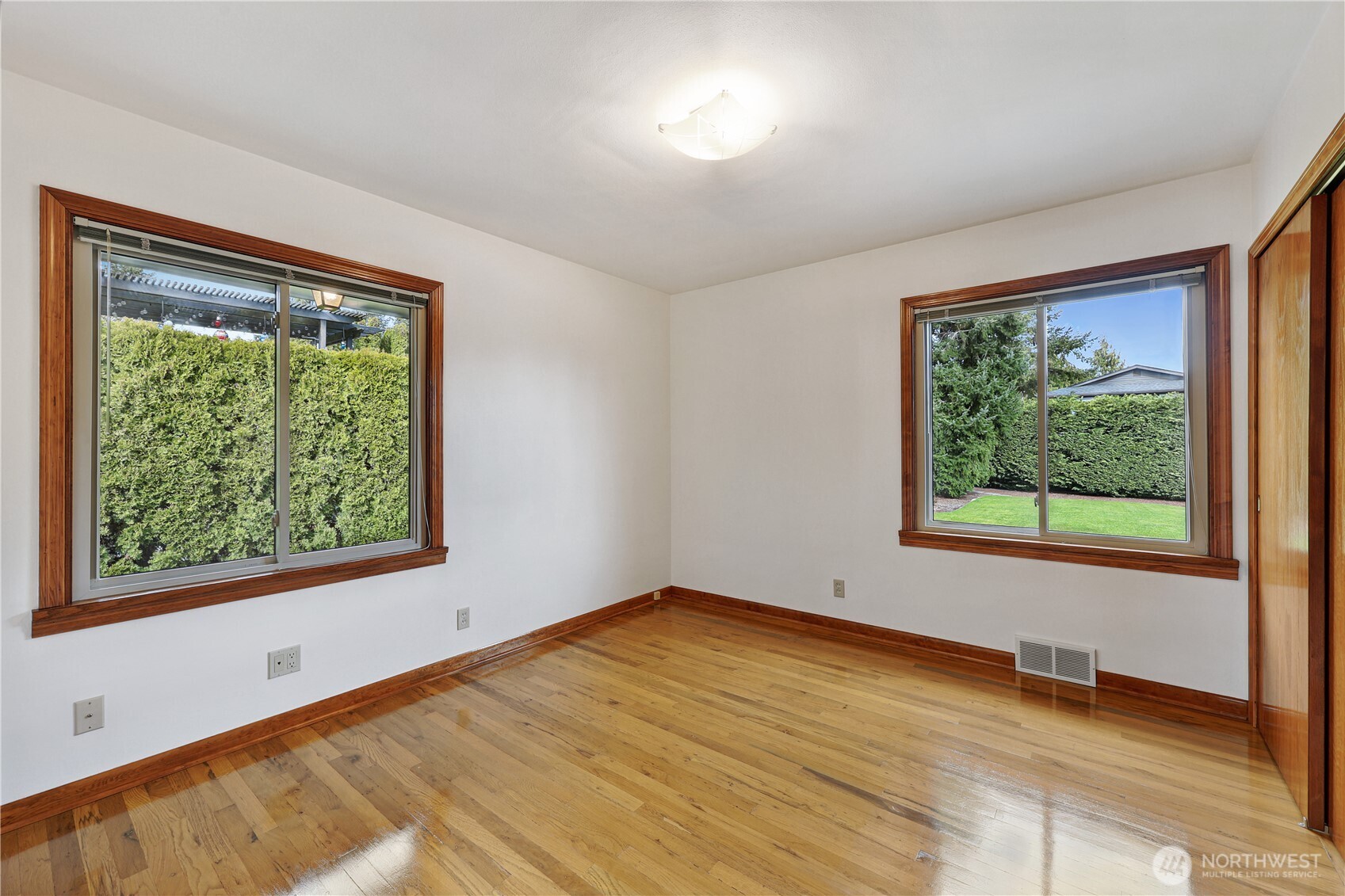 10850 Marine View Drive Southwest Seattle, WA 98146 - Photo 18 of 36