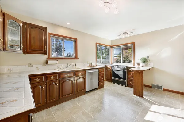 $1,200,000 | 10850 Marine View Drive Southwest, Seattle, WA 98146