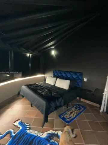 walk in closet with window