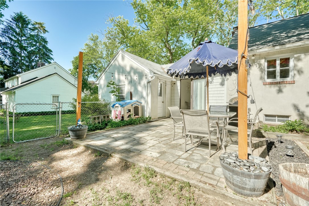 606 Bay Road Webster, NY 14580 - Photo 40 of 49 Stone patio outback