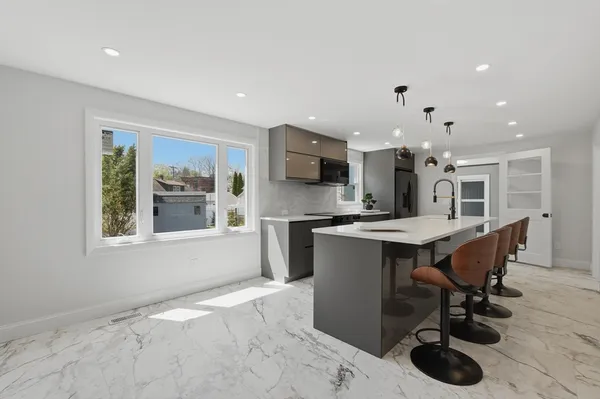 $749,900 | 595 Washington Street, Easton, MA 02375
