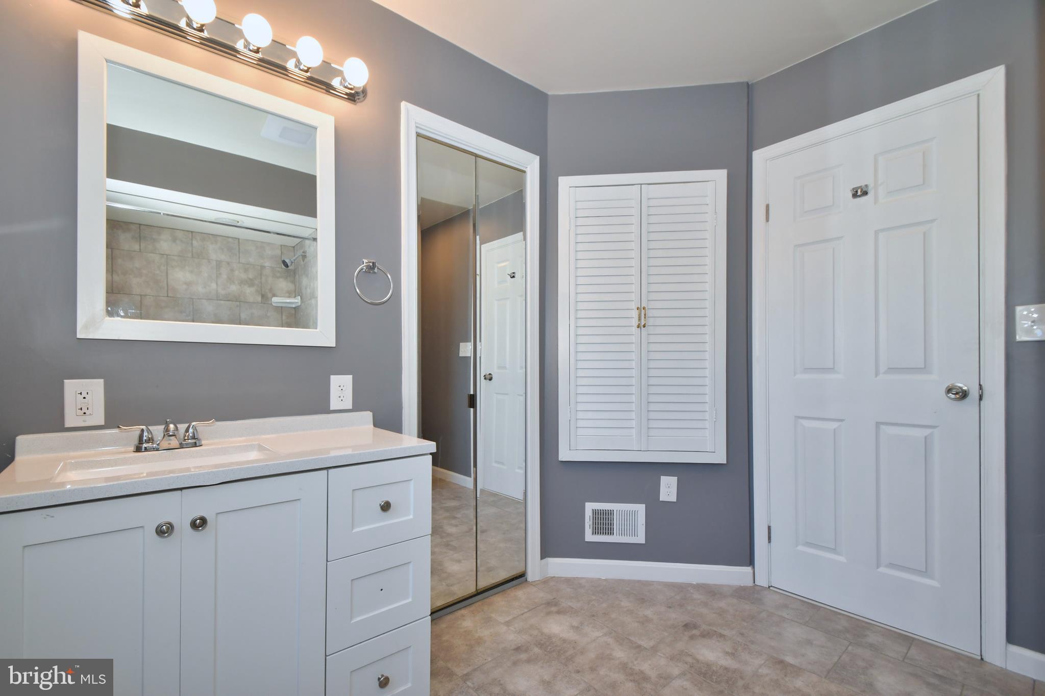 42 Ridgemoor Road Essex, MD 21221 - Photo 18 of 44 Main Bathroom