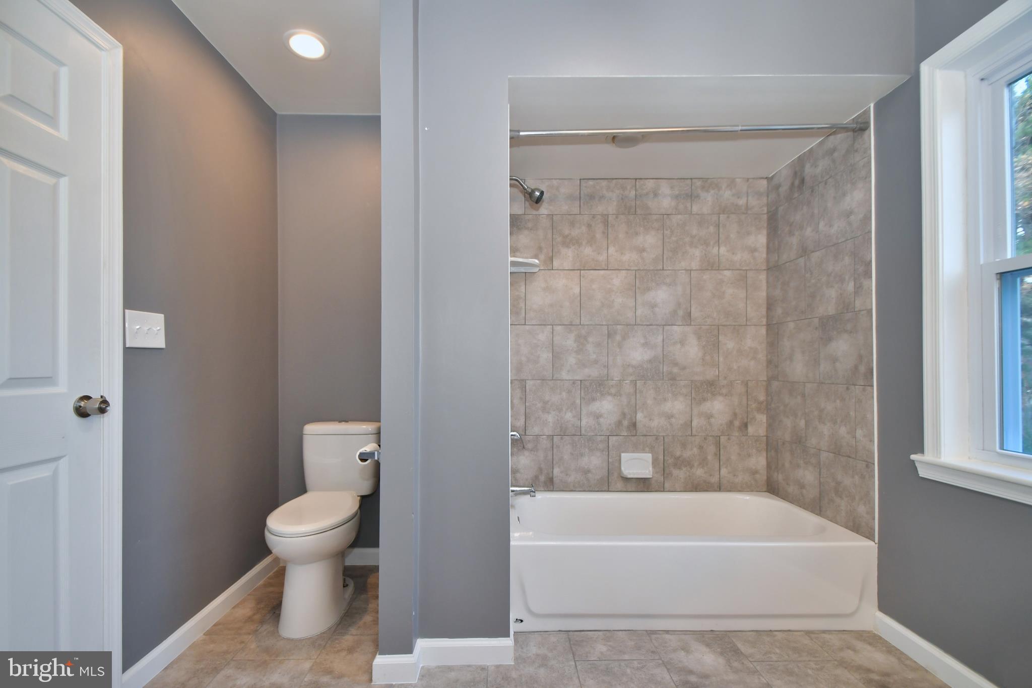 42 Ridgemoor Road Essex, MD 21221 - Photo 20 of 44 Main Bathroom