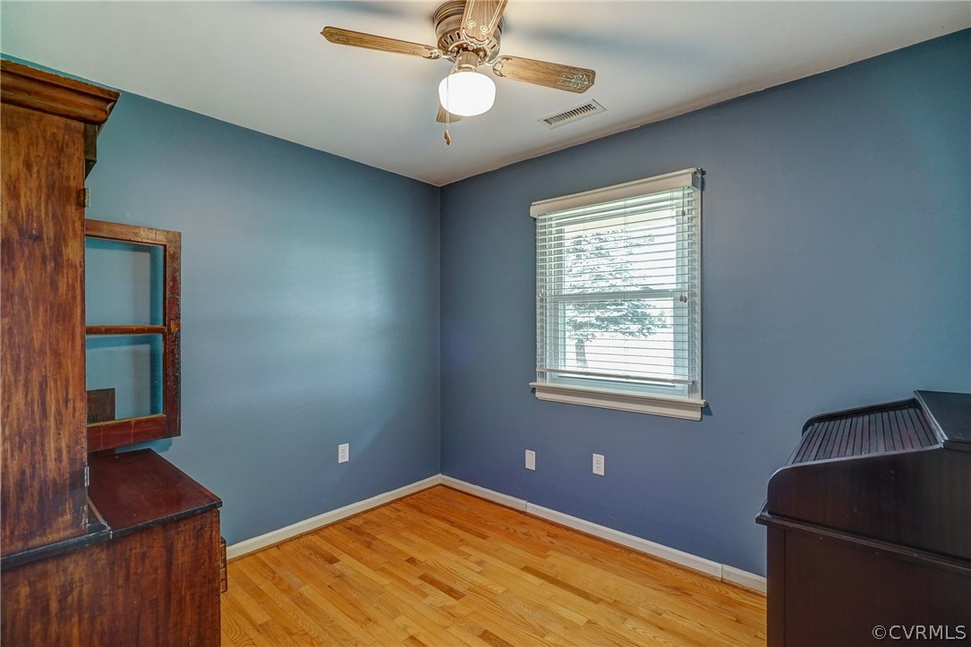 10601 River Road Chesterfield, VA 23838 - Photo 21 of 39 a view of a livingroom with a window