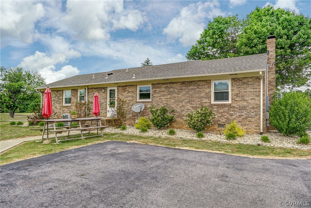 10601 River Road Chesterfield, VA 23838 - Photo 23 of 39 front view of house with a yard