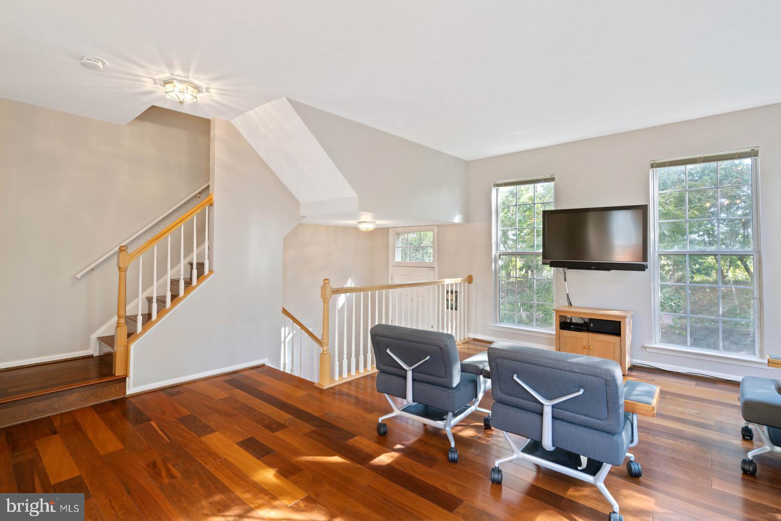 6027 Riddle Walk Alexandria, VA 22312 - Photo 6 of 33 Gallery Image 6