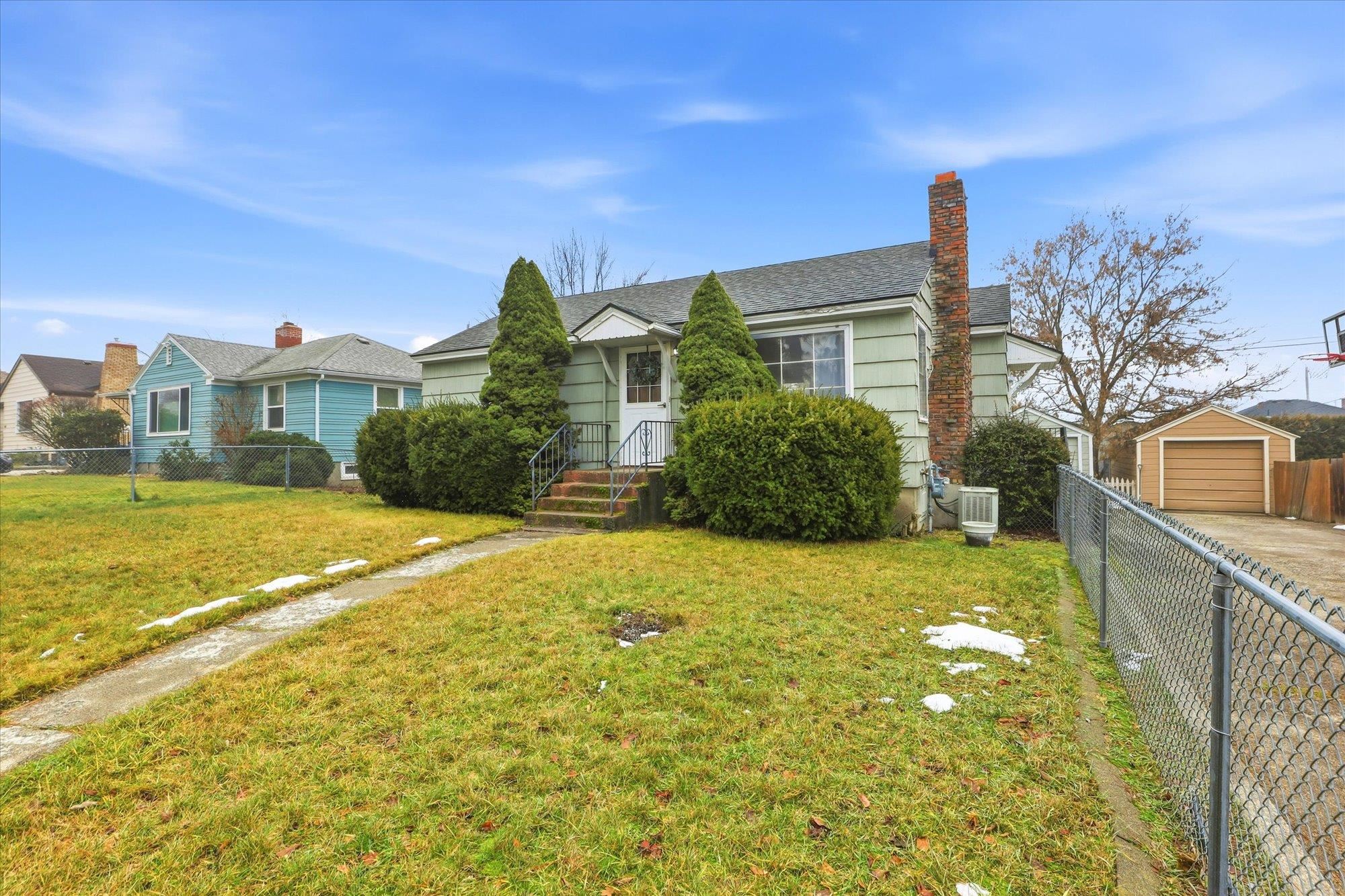 2619 West Lacrosse Avenue Spokane, WA 99205 - Photo 2 of 20