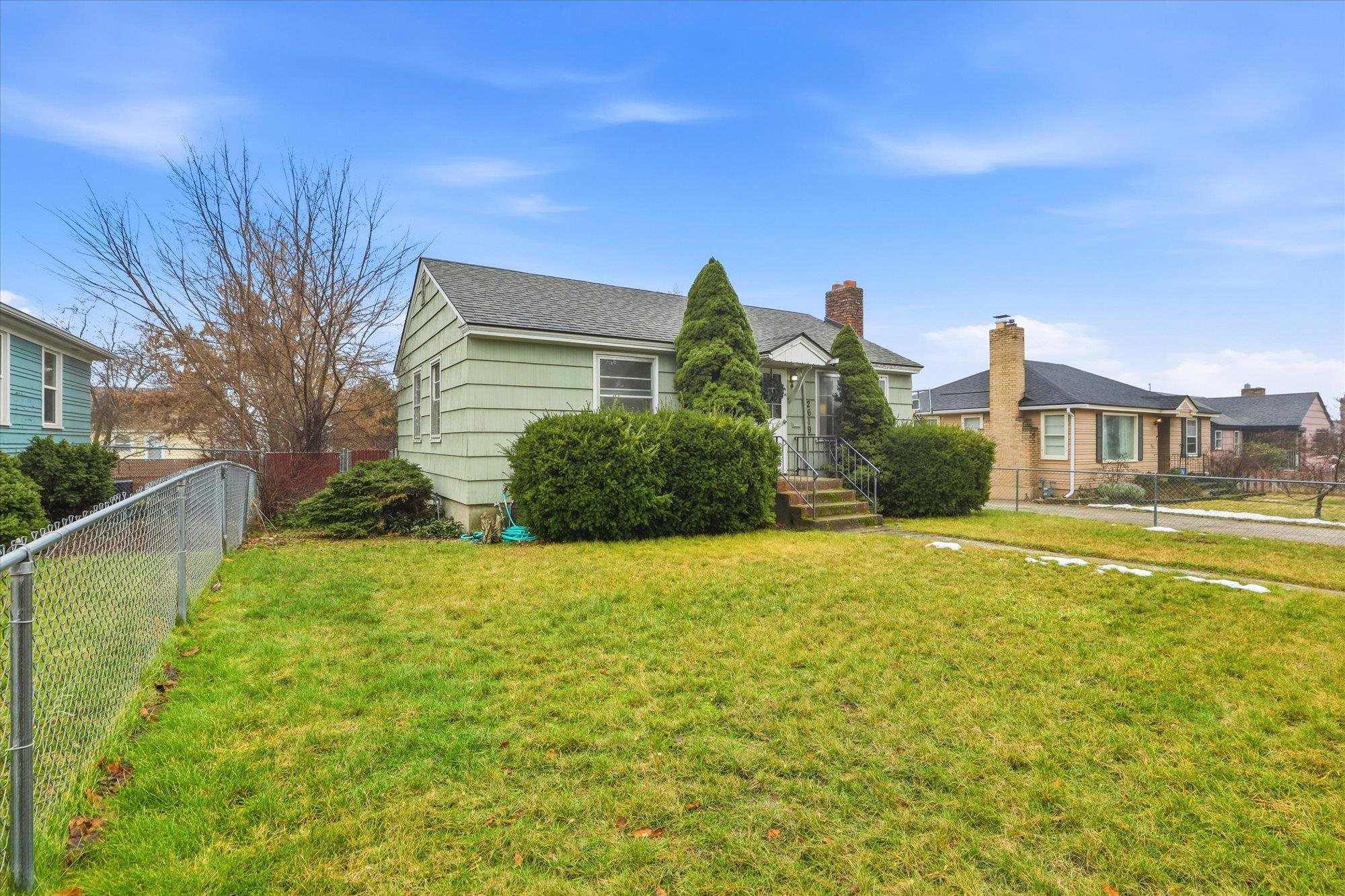 2619 West Lacrosse Avenue Spokane, WA 99205 - Photo 3 of 20