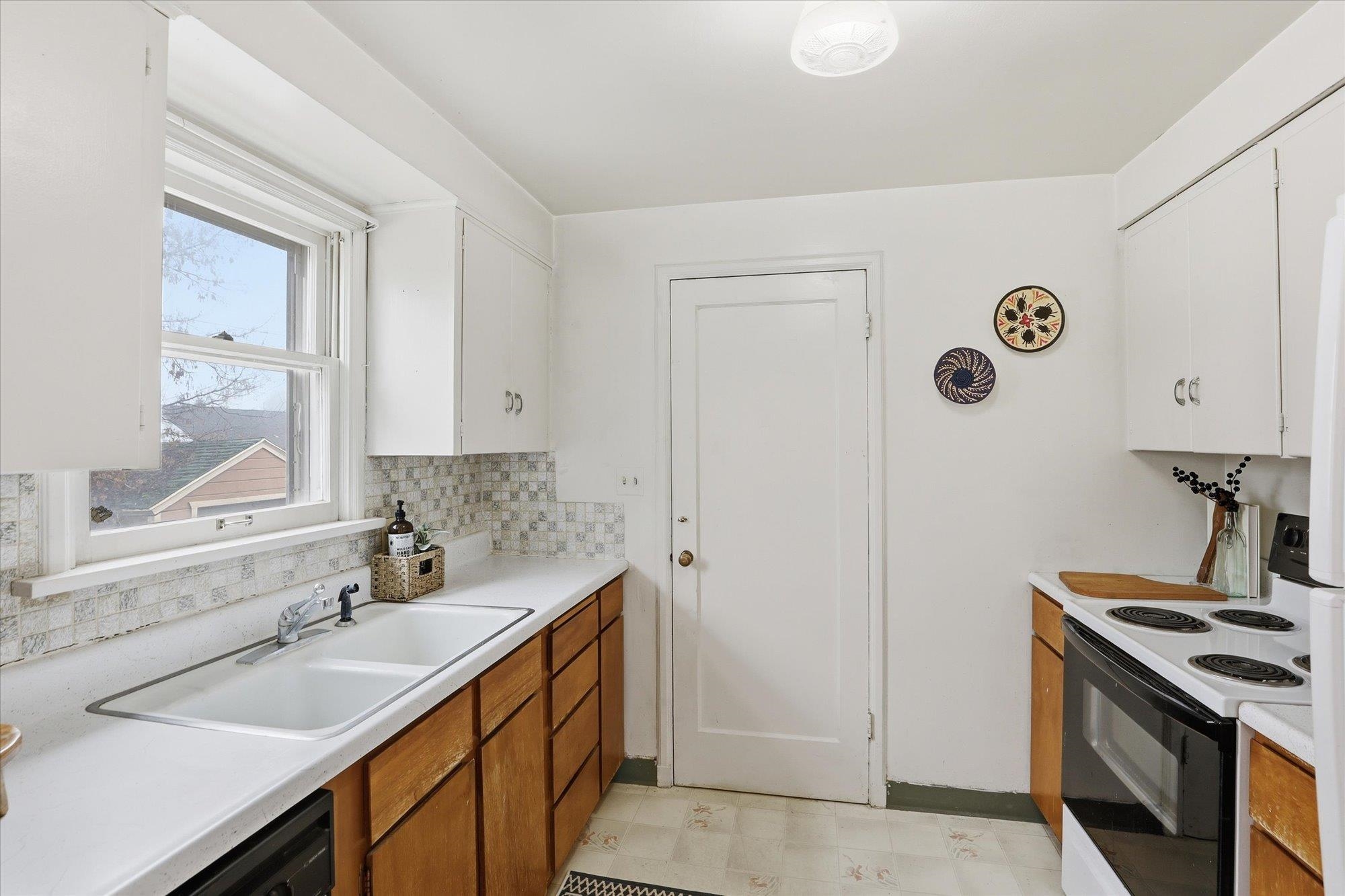 2619 West Lacrosse Avenue Spokane, WA 99205 - Photo 8 of 20