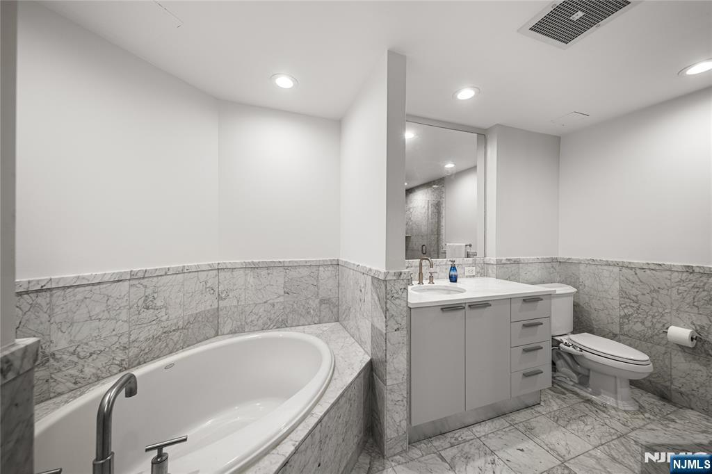 8100 River Road, Unit 908 North Bergen, NJ 07047 - Photo 16 of 36 Gallery Image 16