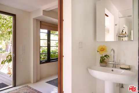 $1,699,000 | 2794 La Castana Drive, Los Angeles, CA 90046