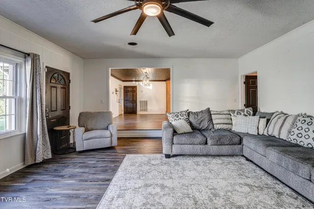 $299,900 | 110 Hopeville Avenue, Greeneville, TN 37745