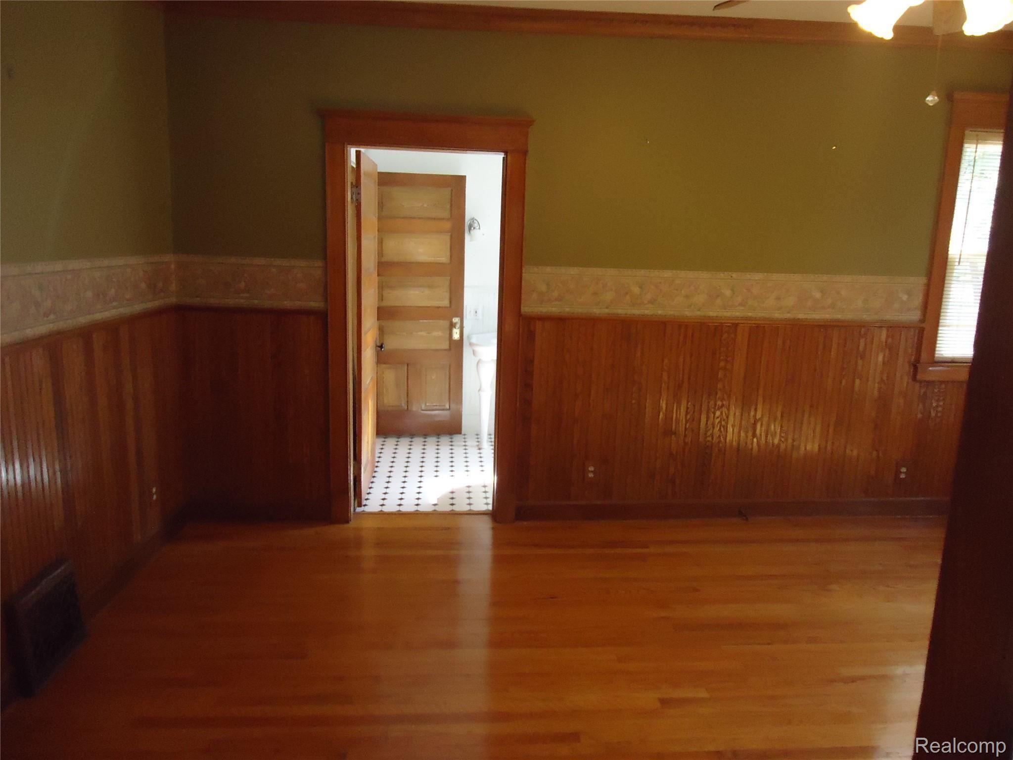 1910 6th Street Bay City, MI 48708 - Photo 17 of 66 DSC07587.JPG