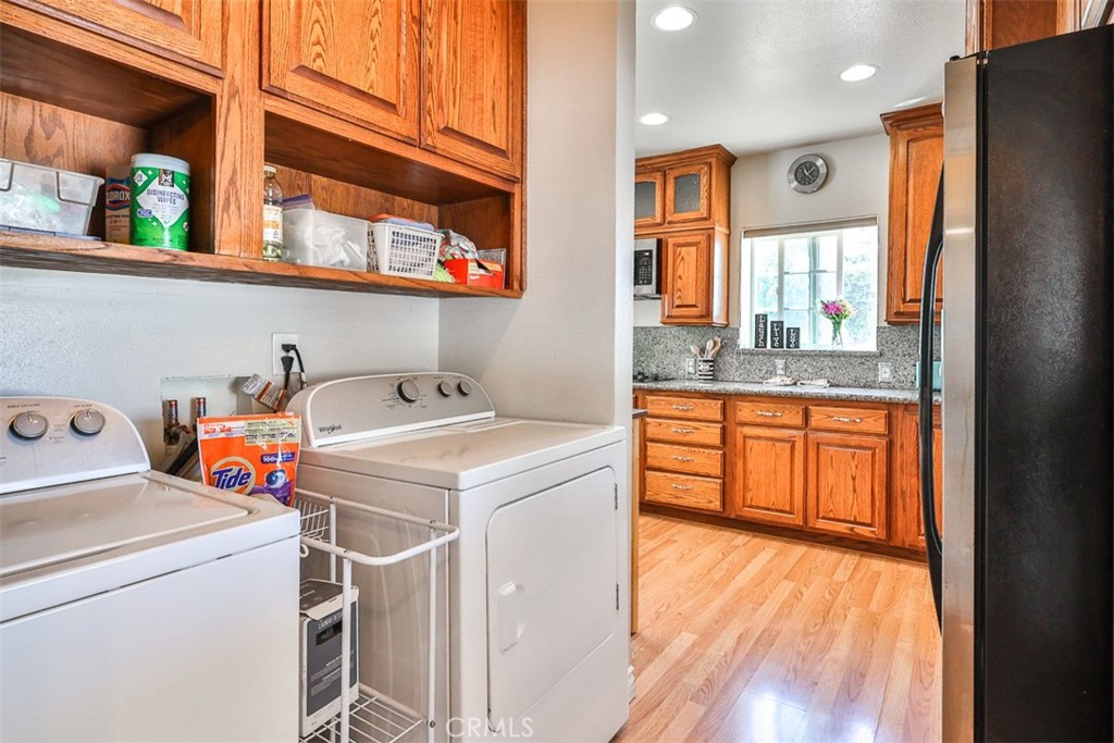 18266 Roberts Road Riverside, CA 92508 - Photo 18 of 27 Laundry area