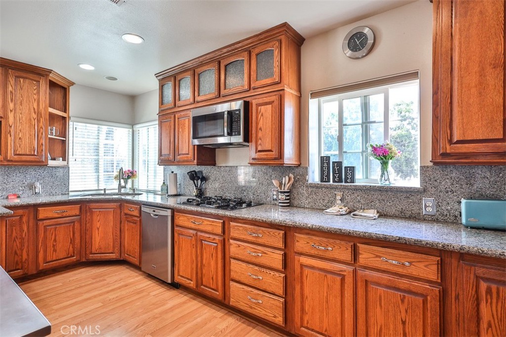 18266 Roberts Road Riverside, CA 92508 - Photo 19 of 27 Kitchen