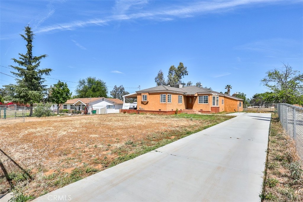 18266 Roberts Road Riverside, CA 92508 - Photo 2 of 27