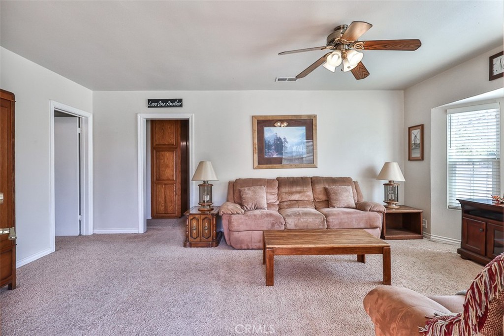 18266 Roberts Road Riverside, CA 92508 - Photo 3 of 27 Living room