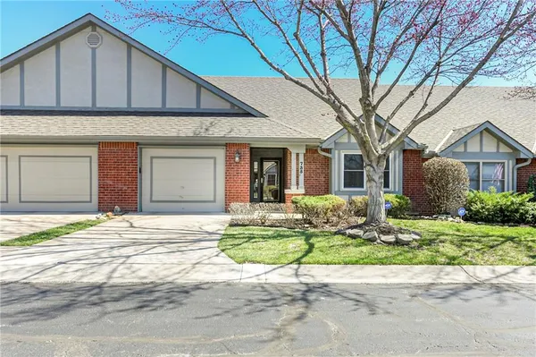 $268,000 | 735 North Somerset Terrace, Olathe, KS 66062