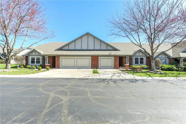 $268,000 | 735 North Somerset Terrace, Olathe, KS 66062