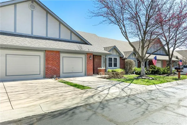 $268,000 | 735 North Somerset Terrace, Olathe, KS 66062