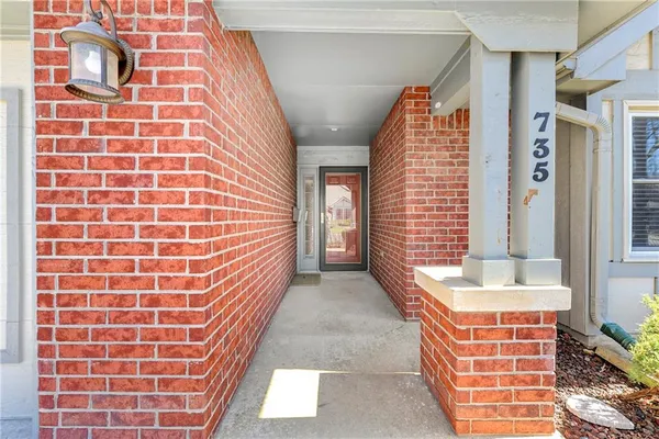 $268,000 | 735 North Somerset Terrace, Olathe, KS 66062